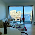 Apt. With Amazing Harbour View And Private Parking