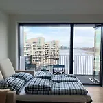 Apt. With Amazing Harbour View And Private Parking