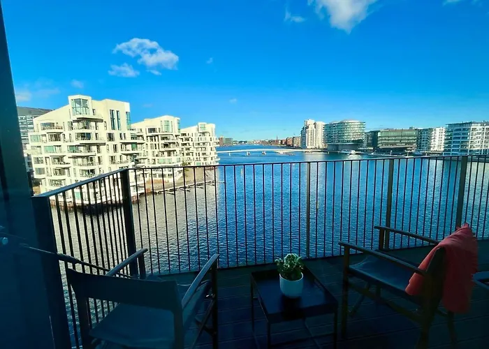 Apt. With Amazing Harbour View And Private Parking